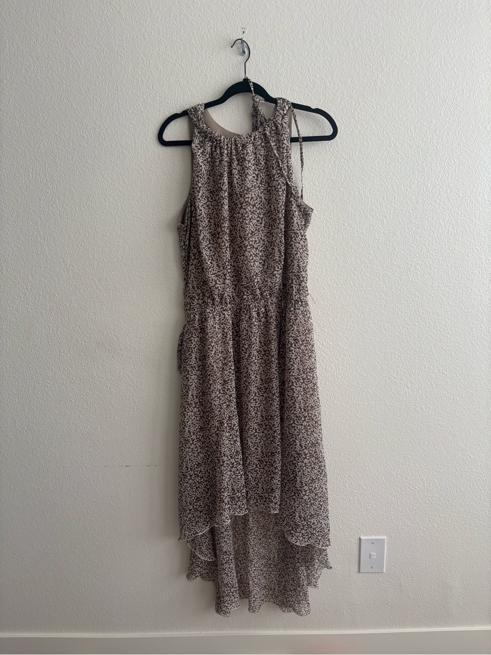Sleeveless High-Low Tiered Maxi Dress - Brown/Beige Print